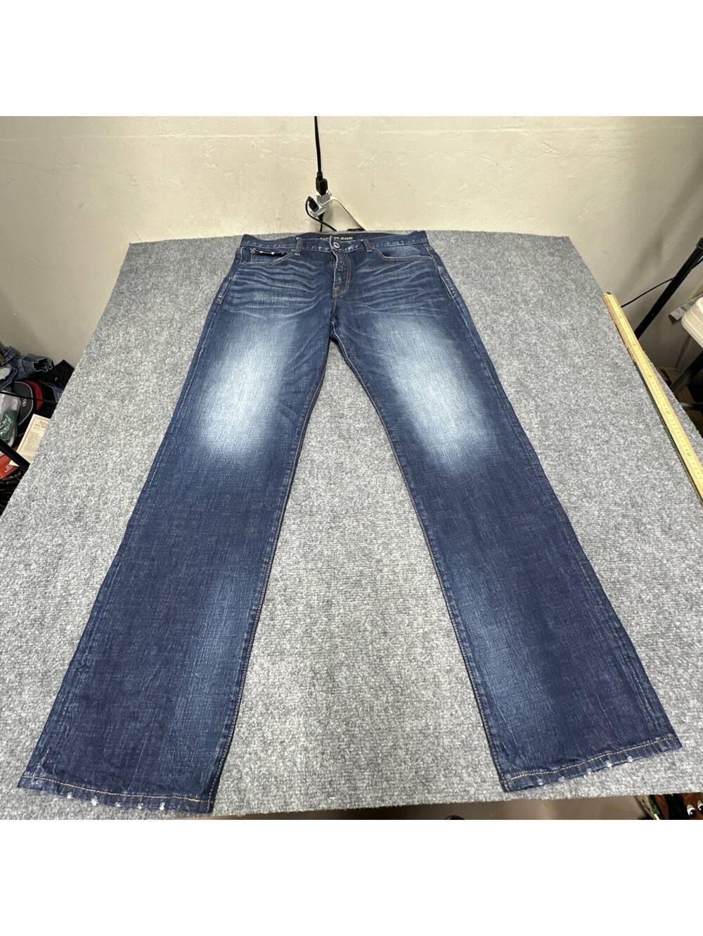 EXPRESS JEANS 36 X 34 Blake Loose Fit Straight Leg Blue Denim 5 Pocket